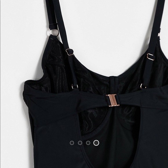 ASOS Curve underwire black swimsuit - Picture 3 of 4